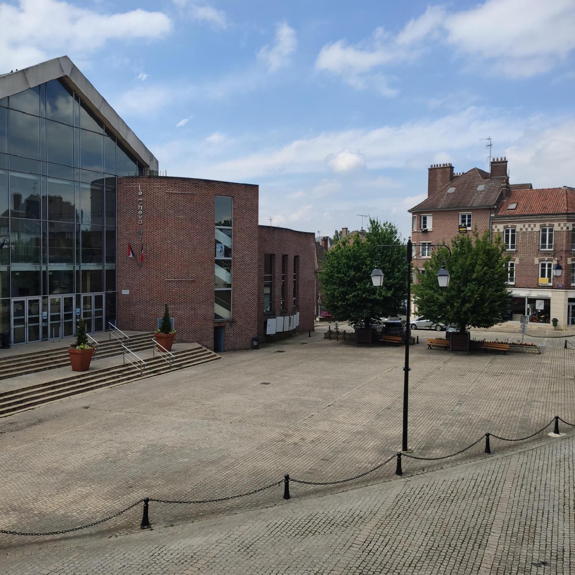 Dans Le Centre Historique Lejlighed Noyon Eksteriør billede